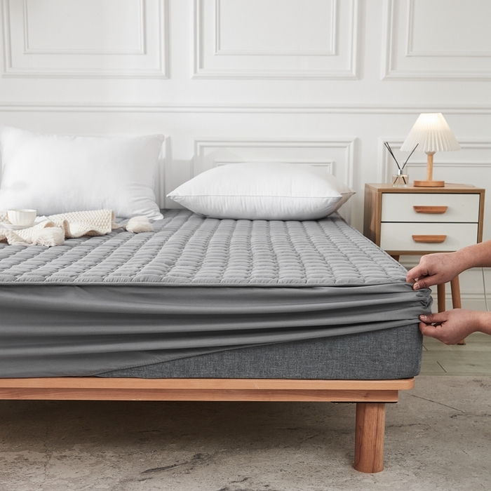 91家纺网 家纺一手货源 找家纺 啊雅家居 2026新款简约羽丝绒床笠式床垫床护垫 灰色