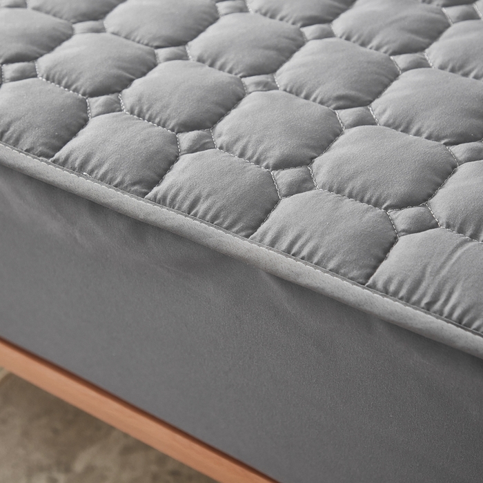 91家纺网 家纺一手货源 找家纺 啊雅家居 2026新款简约羽丝绒床笠式床垫床护垫 灰色