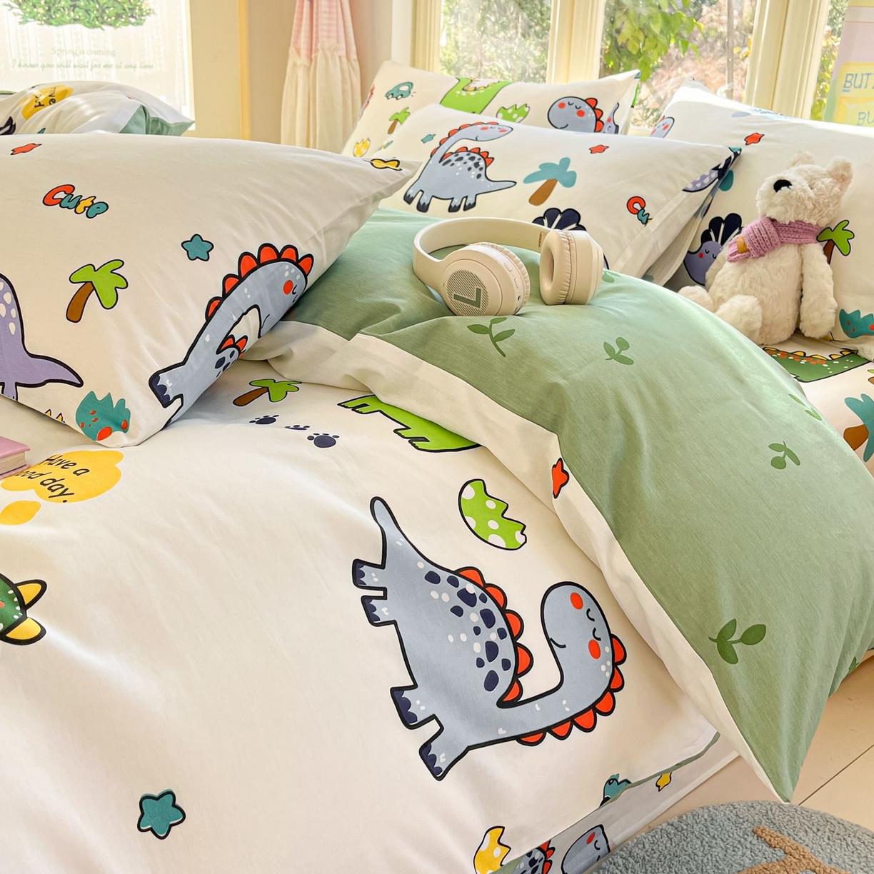 91家纺网 家纺一手货源 找家纺 寻米 2026春夏新款全棉13070印花四件套单品系列场景二-四件套 恐龙乐园