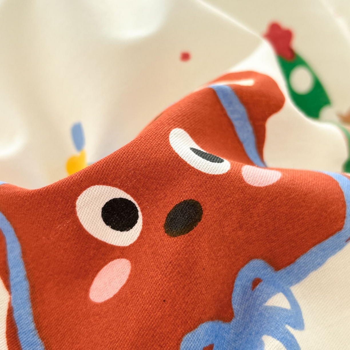 91家纺网 家纺一手货源 找家纺 寻米 2026春夏新款全棉13070印花四件套单品系列场景二-四件套 快乐熊仔