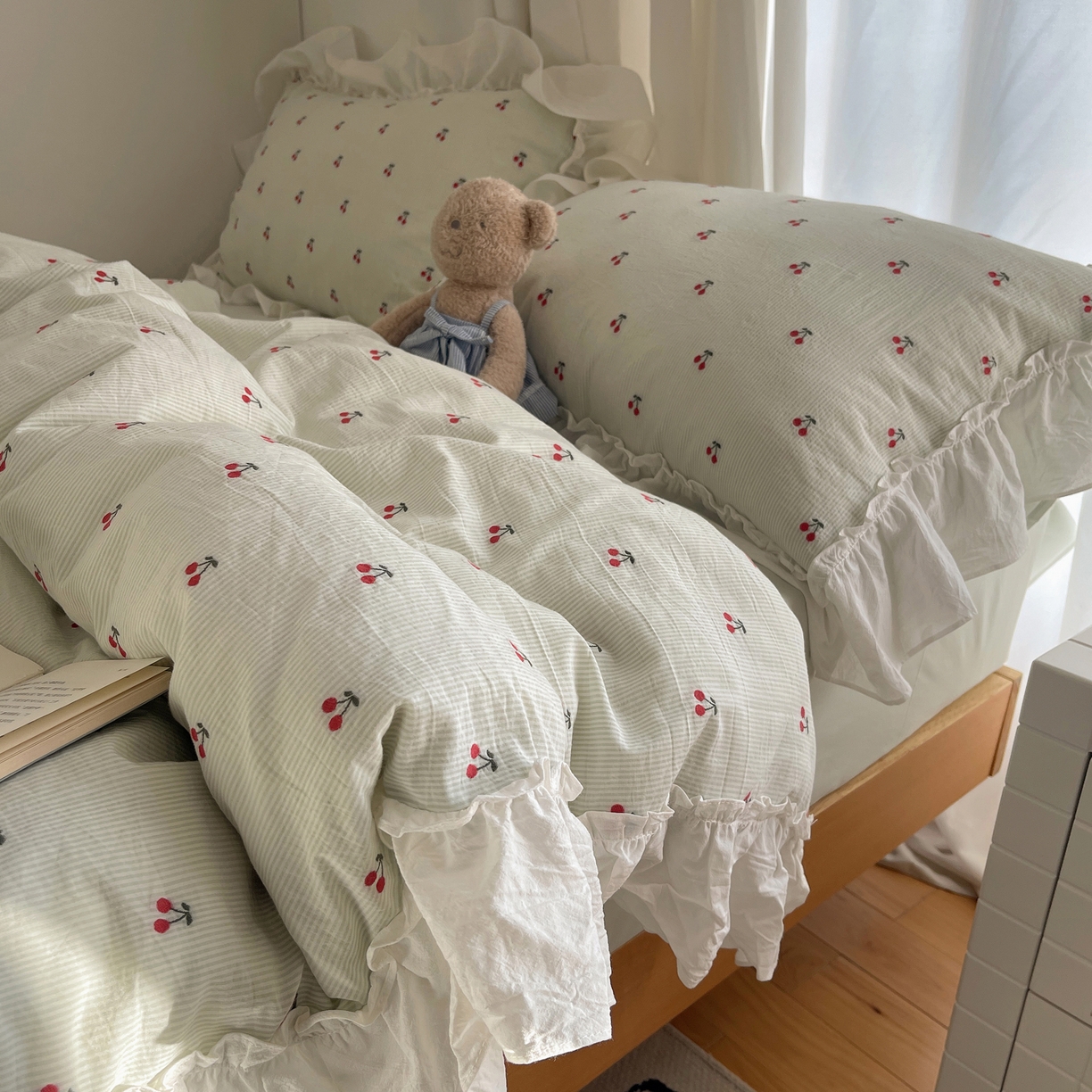 91家纺网 家纺一手货源 找家纺 六巷胡同 2026新款韩系博主风60支色织提花小樱桃A类全棉水洗棉四件套 小樱桃-绿