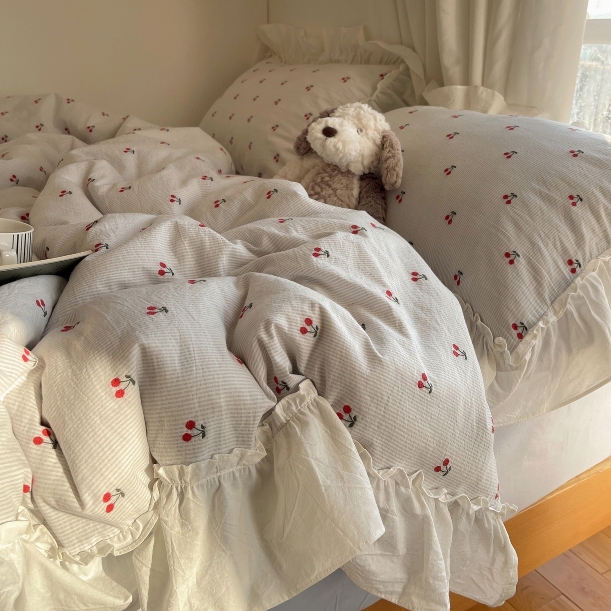 91家纺网 家纺一手货源 找家纺 六巷胡同 2026新款韩系博主风60支色织提花小樱桃A类全棉水洗棉四件套 小樱桃-蓝