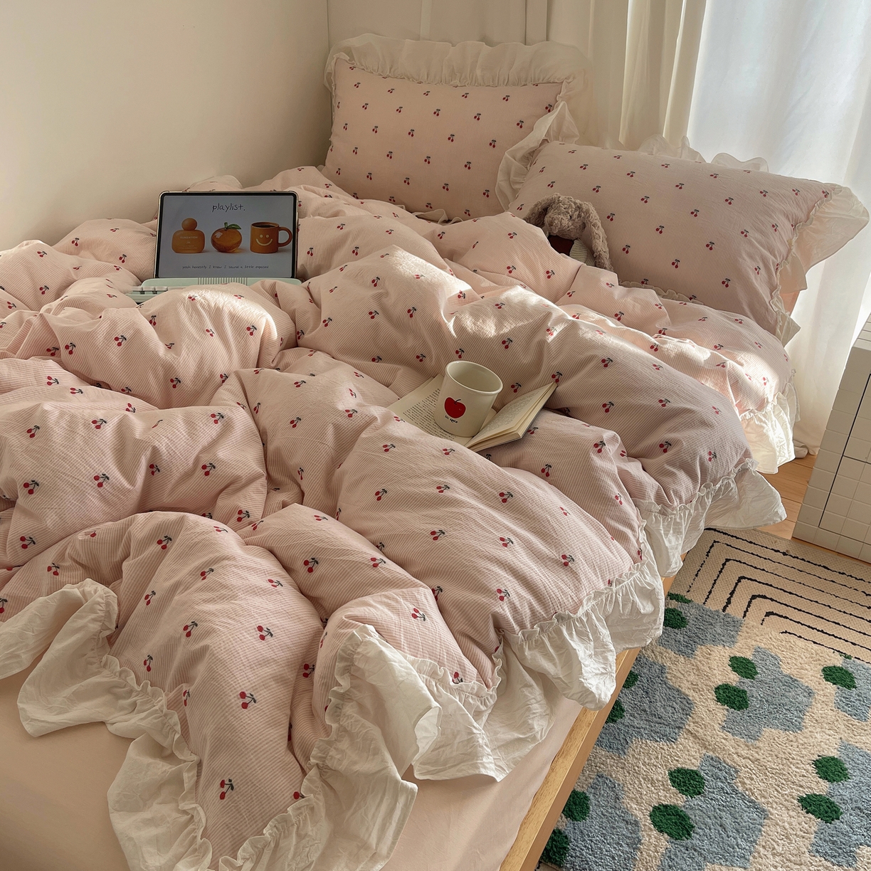 91家纺网 家纺一手货源 找家纺 六巷胡同 2026新款韩系博主风60支色织提花小樱桃A类全棉水洗棉四件套 小樱桃-粉