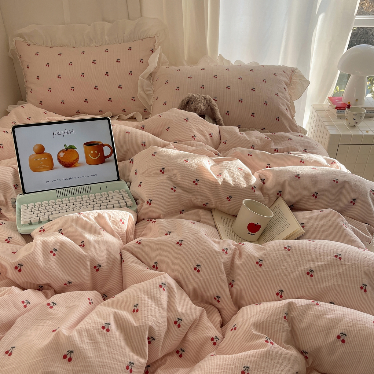 91家纺网 家纺一手货源 找家纺 六巷胡同 2026新款韩系博主风60支色织提花小樱桃A类全棉水洗棉四件套 小樱桃-粉