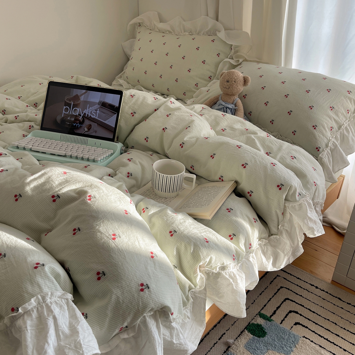 91家纺网 家纺一手货源 找家纺 六巷胡同 2026新款韩系博主风60支色织提花小樱桃A类全棉水洗棉四件套 小樱桃-绿