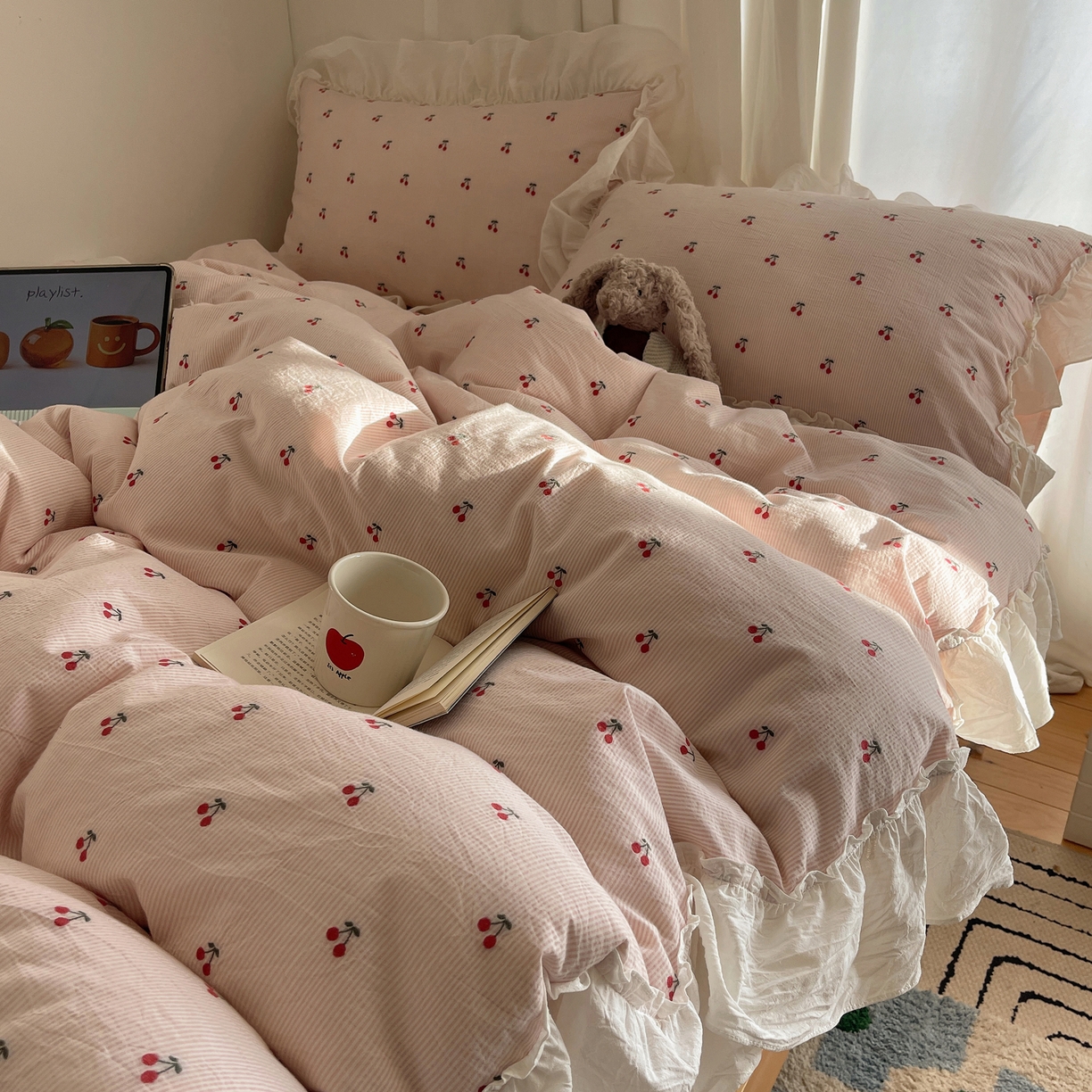 91家纺网 家纺一手货源 找家纺 六巷胡同 2026新款韩系博主风60支色织提花小樱桃A类全棉水洗棉四件套 小樱桃-粉