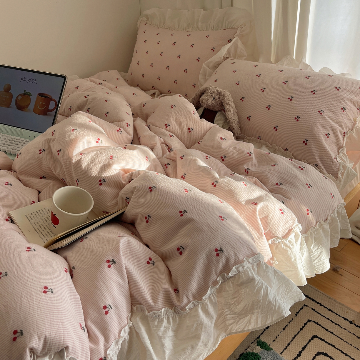 91家纺网 家纺一手货源 找家纺 六巷胡同 2026新款韩系博主风60支色织提花小樱桃A类全棉水洗棉四件套 小樱桃-粉