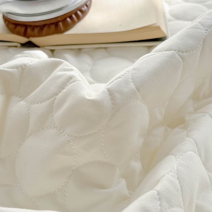 91家纺网 家纺一手货源 找家纺 Mr.pig猪先生水洗棉 2026新款A类全棉水洗棉夹棉床盖三件套棉水洗绗缝夹棉床单加厚加棉防滑炕盖四季-圆心系列 （展示价格为控价，实际价格请联系客服） 圆心白白