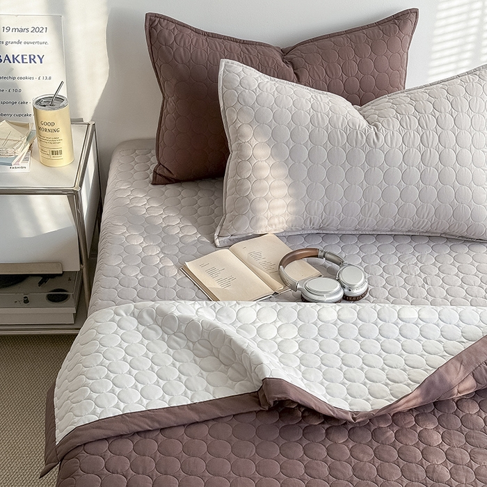 91家纺网 家纺一手货源 找家纺 Mr.pig猪先生水洗棉 2026新款A类全棉水洗棉夹棉床盖三件套棉水洗绗缝夹棉床单加厚加棉防滑炕盖四季-圆心系列 （展示价格为控价，实际价格请联系客服） 圆心灰灰