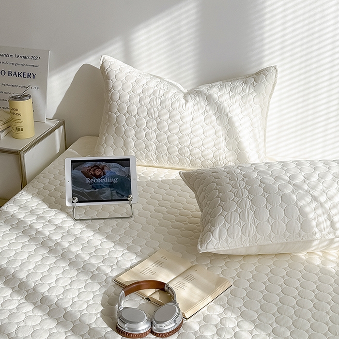 91家纺网 家纺一手货源 找家纺 Mr.pig猪先生水洗棉 2026新款A类全棉水洗棉夹棉床盖三件套棉水洗绗缝夹棉床单加厚加棉防滑炕盖四季-圆心系列 （展示价格为控价，实际价格请联系客服） 圆心白白