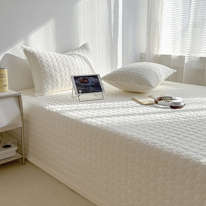 91家纺网 家纺一手货源 找家纺 Mr.pig猪先生水洗棉 2026新款A类全棉水洗棉夹棉床盖三件套棉水洗绗缝夹棉床单加厚加棉防滑炕盖四季-圆心系列 （展示价格为控价，实际价格请联系客服） 圆心白白