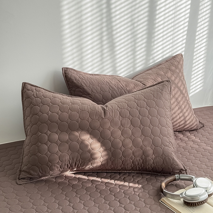 91家纺网 家纺一手货源 找家纺 Mr.pig猪先生水洗棉 2026新款A类全棉水洗棉夹棉床盖三件套棉水洗绗缝夹棉床单加厚加棉防滑炕盖四季-圆心系列 （展示价格为控价，实际价格请联系客服） 圆心巧克力色