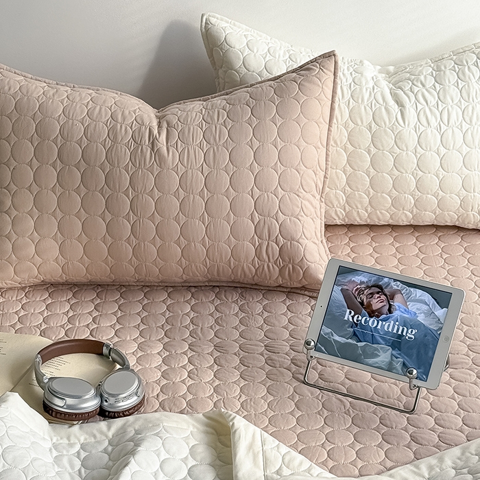 91家纺网 家纺一手货源 找家纺 Mr.pig猪先生水洗棉 2026新款A类全棉水洗棉夹棉床盖三件套棉水洗绗缝夹棉床单加厚加棉防滑炕盖四季-圆心系列 （展示价格为控价，实际价格请联系客服） 圆心咖咖