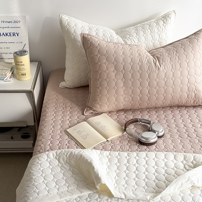 91家纺网 家纺一手货源 找家纺 Mr.pig猪先生水洗棉 2026新款A类全棉水洗棉夹棉床盖三件套棉水洗绗缝夹棉床单加厚加棉防滑炕盖四季-圆心系列 （展示价格为控价，实际价格请联系客服） 圆心咖咖