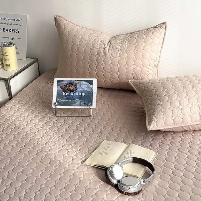 91家纺网 家纺一手货源 找家纺 Mr.pig猪先生水洗棉 2026新款A类全棉水洗棉夹棉床盖三件套棉水洗绗缝夹棉床单加厚加棉防滑炕盖四季-圆心系列 （展示价格为控价，实际价格请联系客服） 圆心咖咖