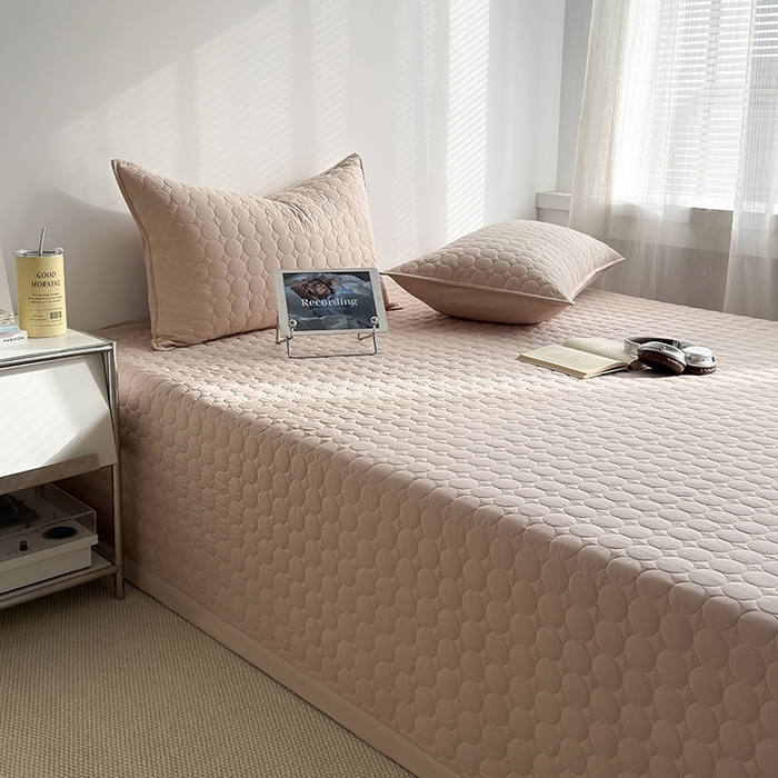 91家纺网 家纺一手货源 找家纺 Mr.pig猪先生水洗棉 2026新款A类全棉水洗棉夹棉床盖三件套棉水洗绗缝夹棉床单加厚加棉防滑炕盖四季-圆心系列 （展示价格为控价，实际价格请联系客服） 圆心咖咖