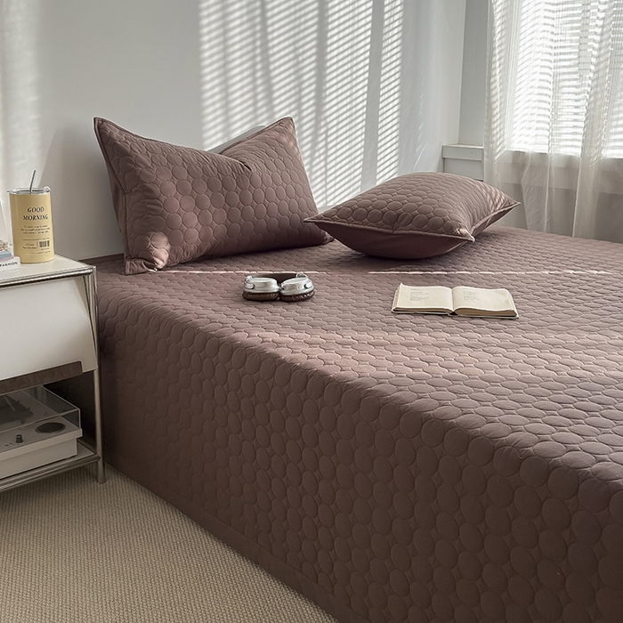 91家纺网 家纺一手货源 找家纺 Mr.pig猪先生水洗棉 2026新款A类全棉水洗棉夹棉床盖三件套棉水洗绗缝夹棉床单加厚加棉防滑炕盖四季-圆心系列 （展示价格为控价，实际价格请联系客服） 圆心巧克力色