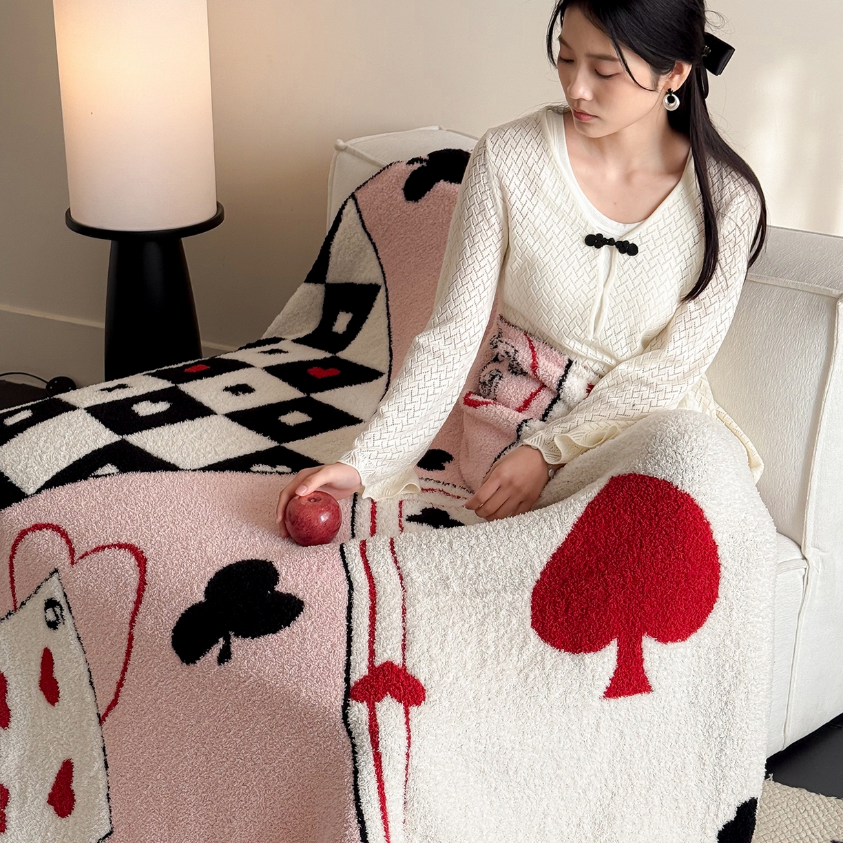 91家纺网 家纺一手货源 找家纺 多乐娜 2026新款马年新年款半边绒毛毯高克重沙发毯盖毯130*170cm大尺寸（会员-10元！附送拎包！ 严格控价：单款+40元起销售，禁止低价！) 红心效应
