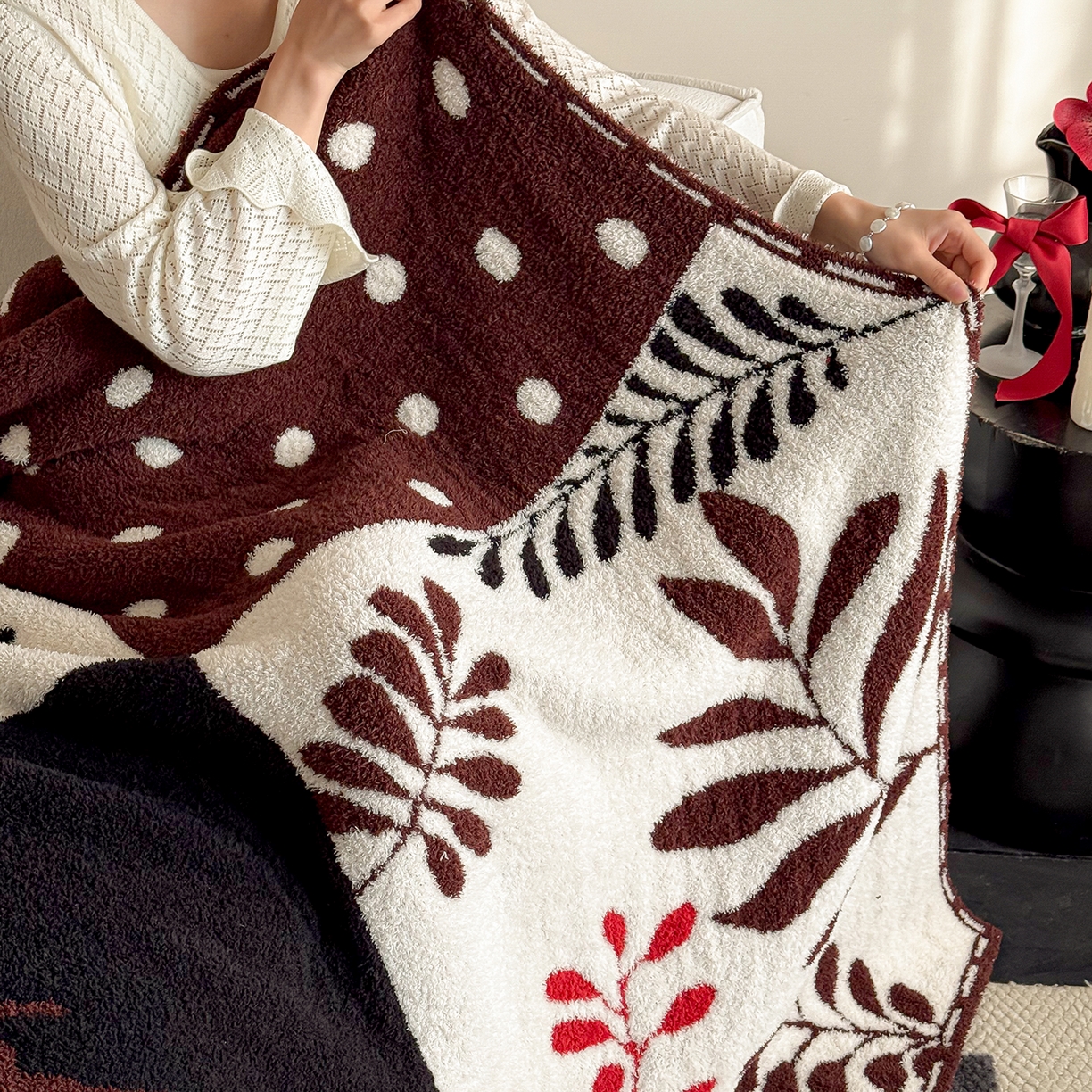 91家纺网 家纺一手货源 找家纺 多乐娜 2026新款马年新年款半边绒毛毯高克重沙发毯盖毯130*170cm大尺寸（会员-10元！附送拎包！ 严格控价：单款+40元起销售，禁止低价！) 奔腾岁月