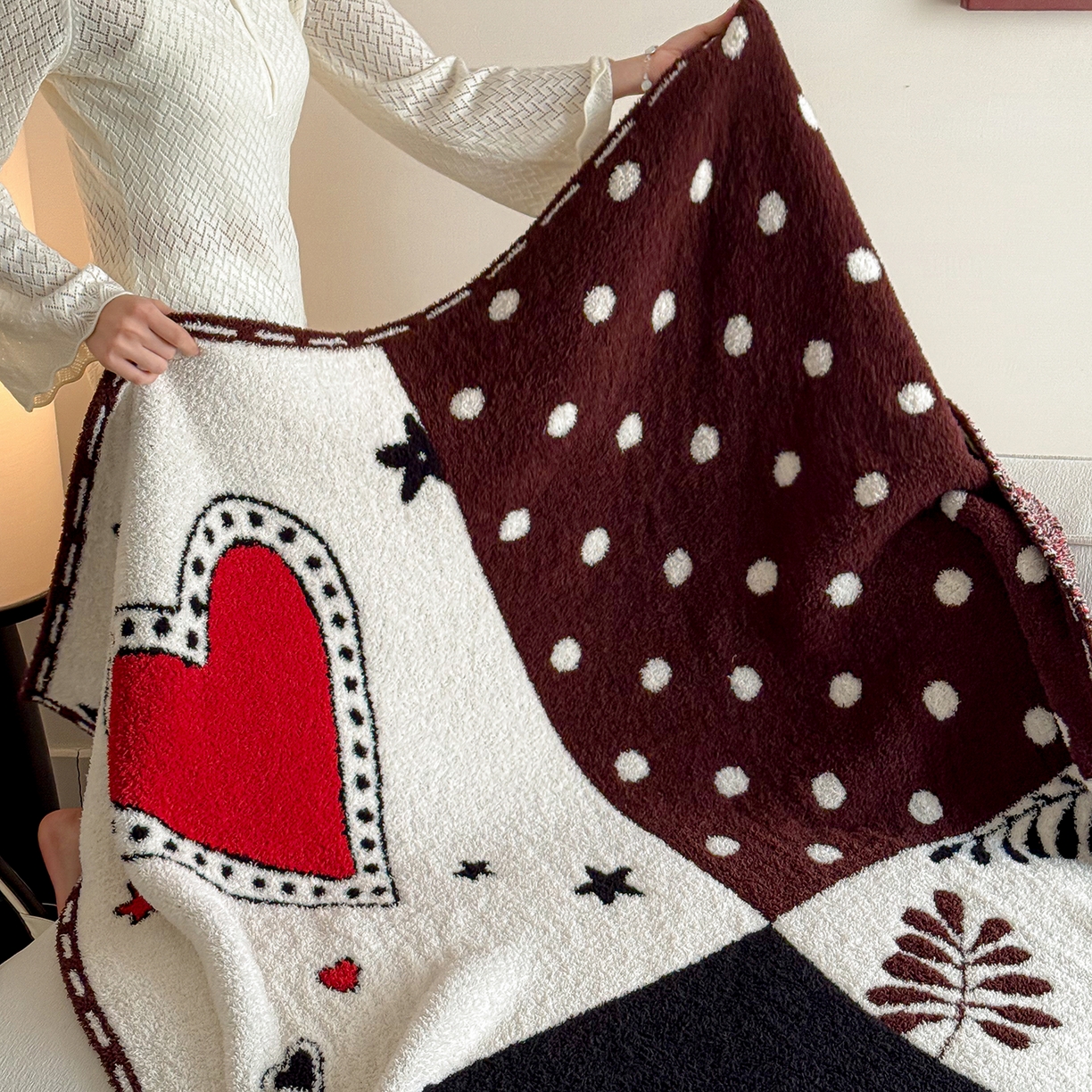 91家纺网 家纺一手货源 找家纺 多乐娜 2026新款马年新年款半边绒毛毯高克重沙发毯盖毯130*170cm大尺寸（会员-10元！附送拎包！ 严格控价：单款+40元起销售，禁止低价！) 奔腾岁月