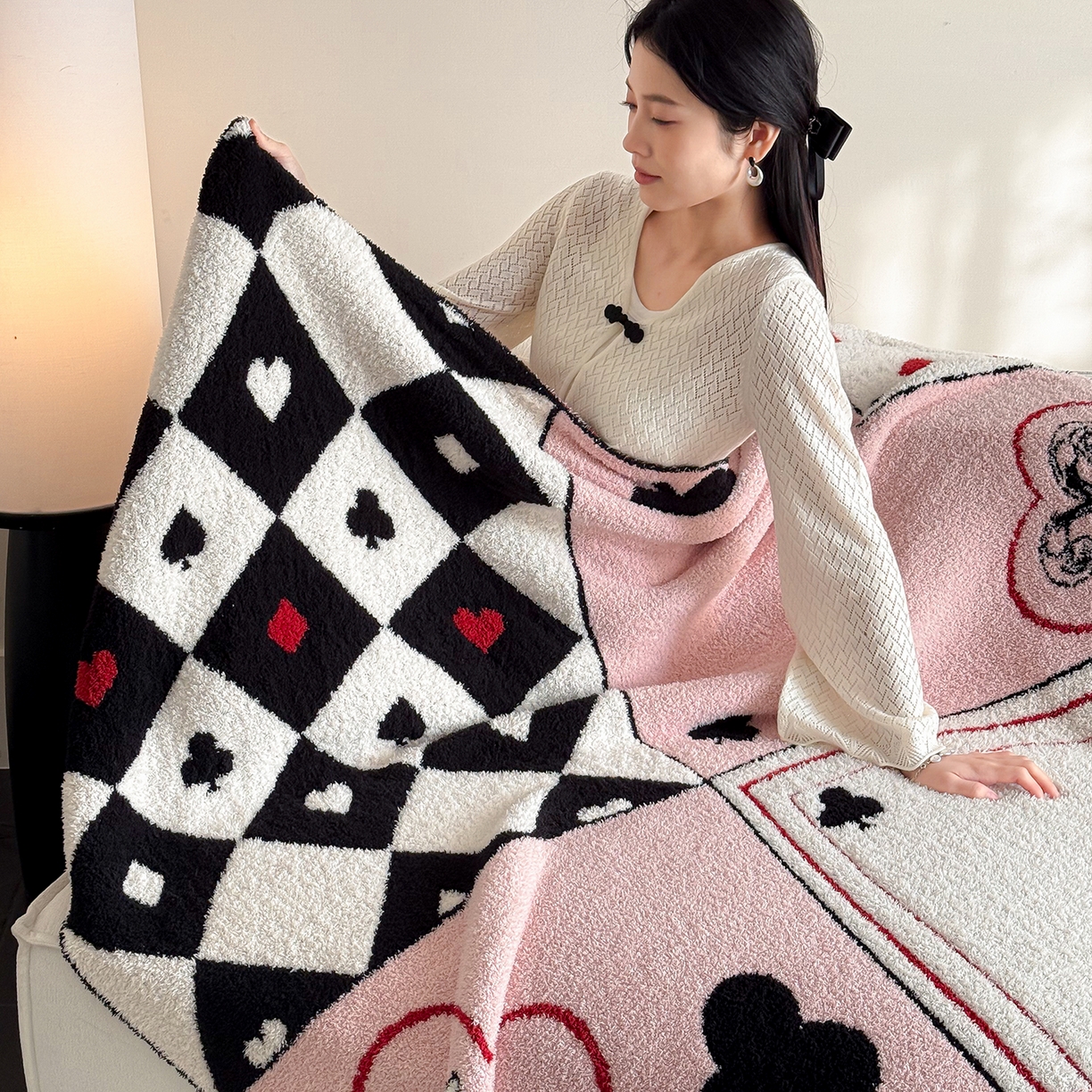 91家纺网 家纺一手货源 找家纺 多乐娜 2026新款马年新年款半边绒毛毯高克重沙发毯盖毯130*170cm大尺寸（会员-10元！附送拎包！ 严格控价：单款+40元起销售，禁止低价！) 红心效应