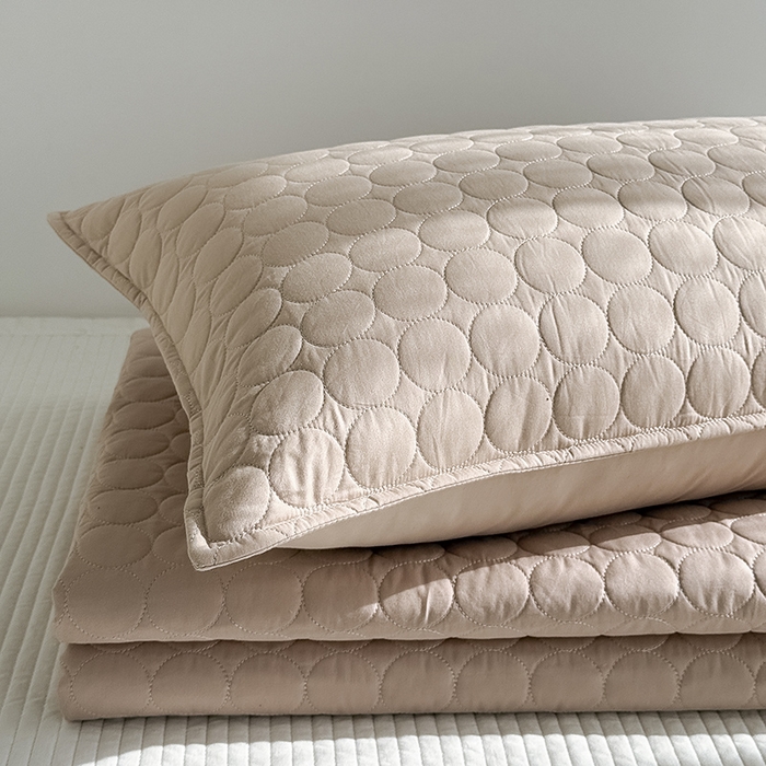 91家纺网 家纺一手货源 找家纺 Mr.pig猪先生水洗棉 2026新款A类全棉水洗棉夹棉床盖三件套棉水洗绗缝夹棉床单加厚加棉防滑炕盖四季-圆心系列 （展示价格为控价，实际价格请联系客服） 组合图