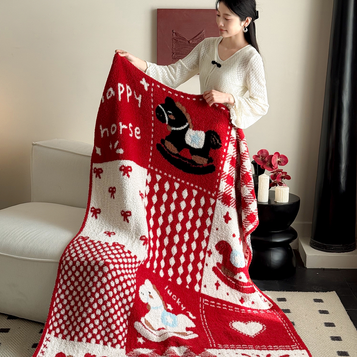 91家纺网 家纺一手货源 找家纺 （总）多乐娜 2026新款马年新年款半边绒毛毯高克重沙发毯盖毯130*170cm大尺寸（会员-10元！附送拎包！ 严格控价：单款+40元起销售，禁止低价！)