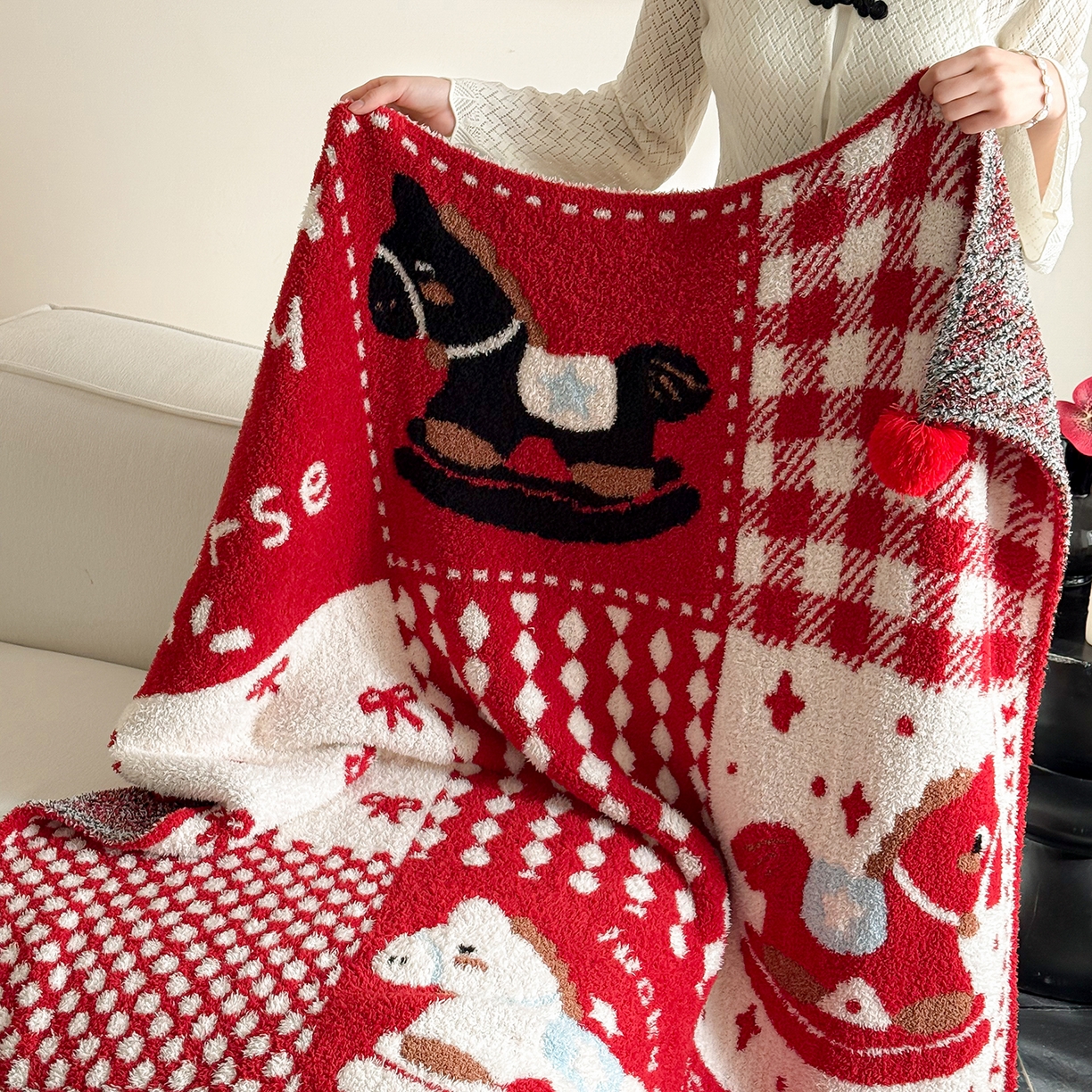 91家纺网 家纺一手货源 找家纺 （总）多乐娜 2026新款马年新年款半边绒毛毯高克重沙发毯盖毯130*170cm大尺寸（会员-10元！附送拎包！ 严格控价：单款+40元起销售，禁止低价！)