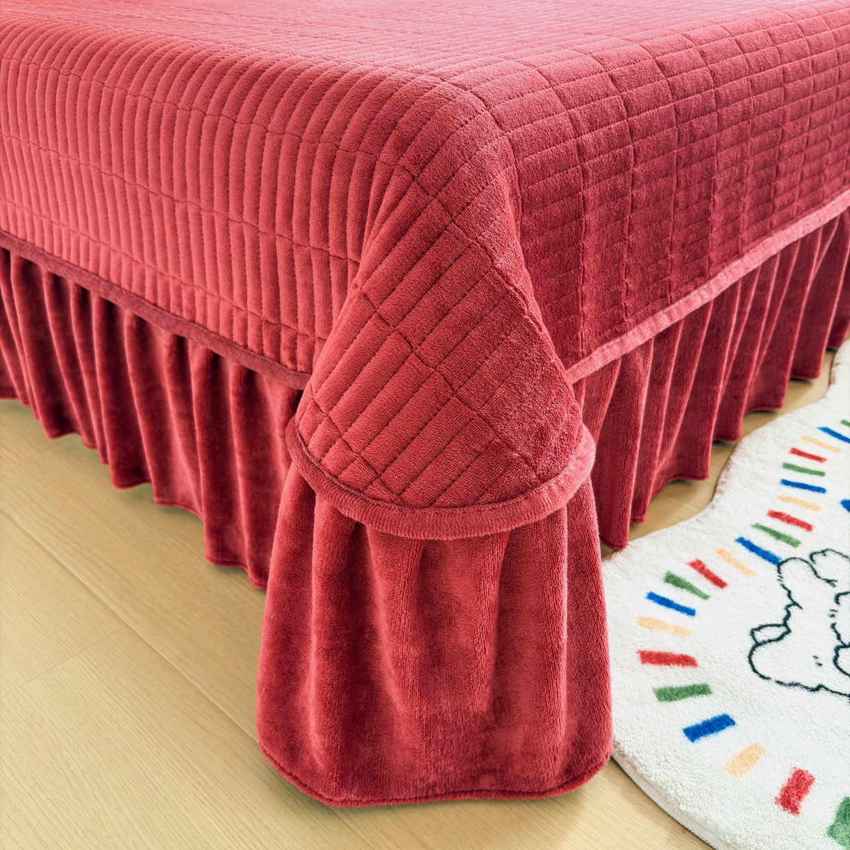 91家纺网 家纺一手货源 找家纺 铠畅 2025新款牛奶绒碎花床单床盖四件套 花妖系列 云裳-新年小马