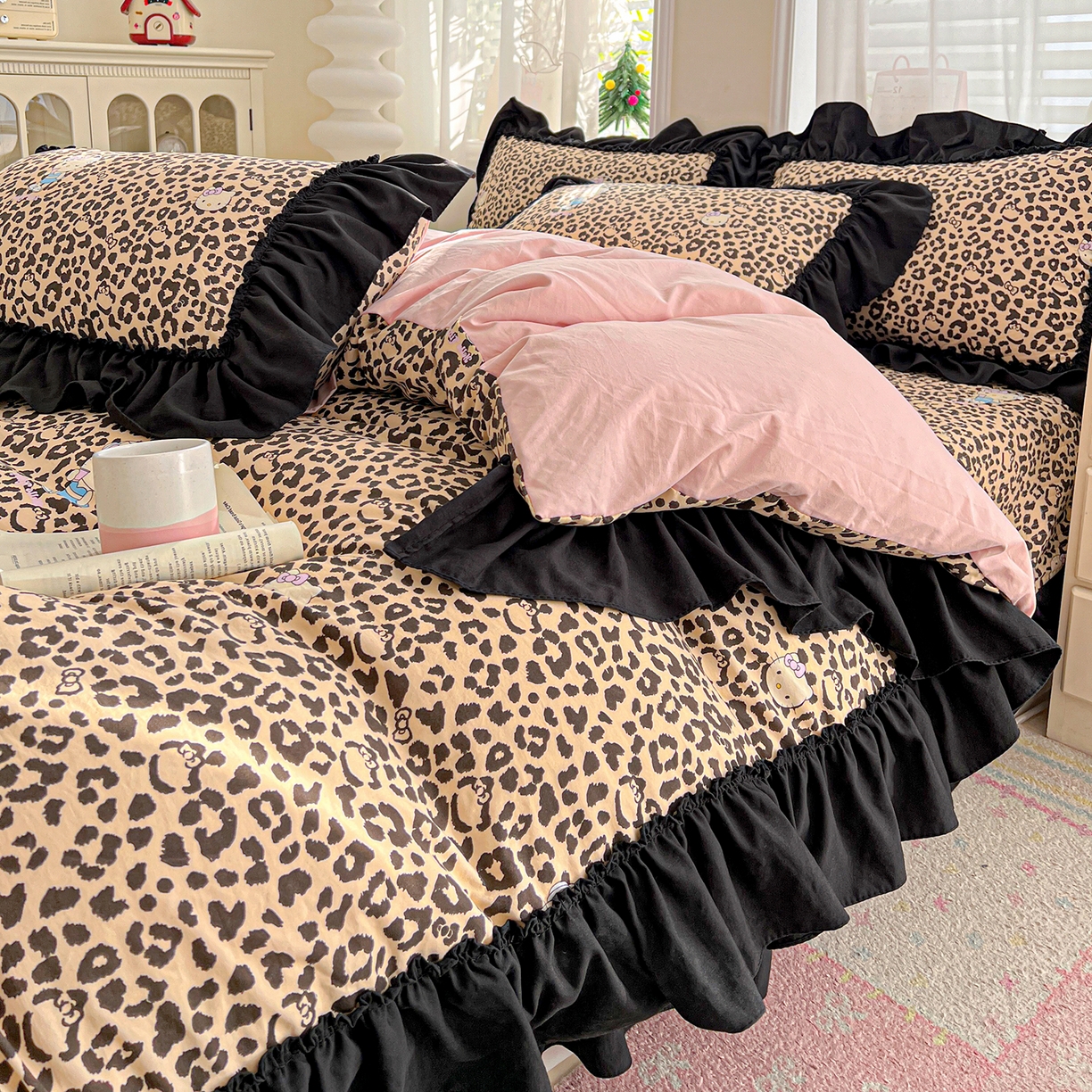 91家纺网 家纺一手货源 找家纺 （总）富米莱（原臻工厂） 2026新款法式赫本风大花边A类古法仿棉云感纱床盖床裙四件套-场景二