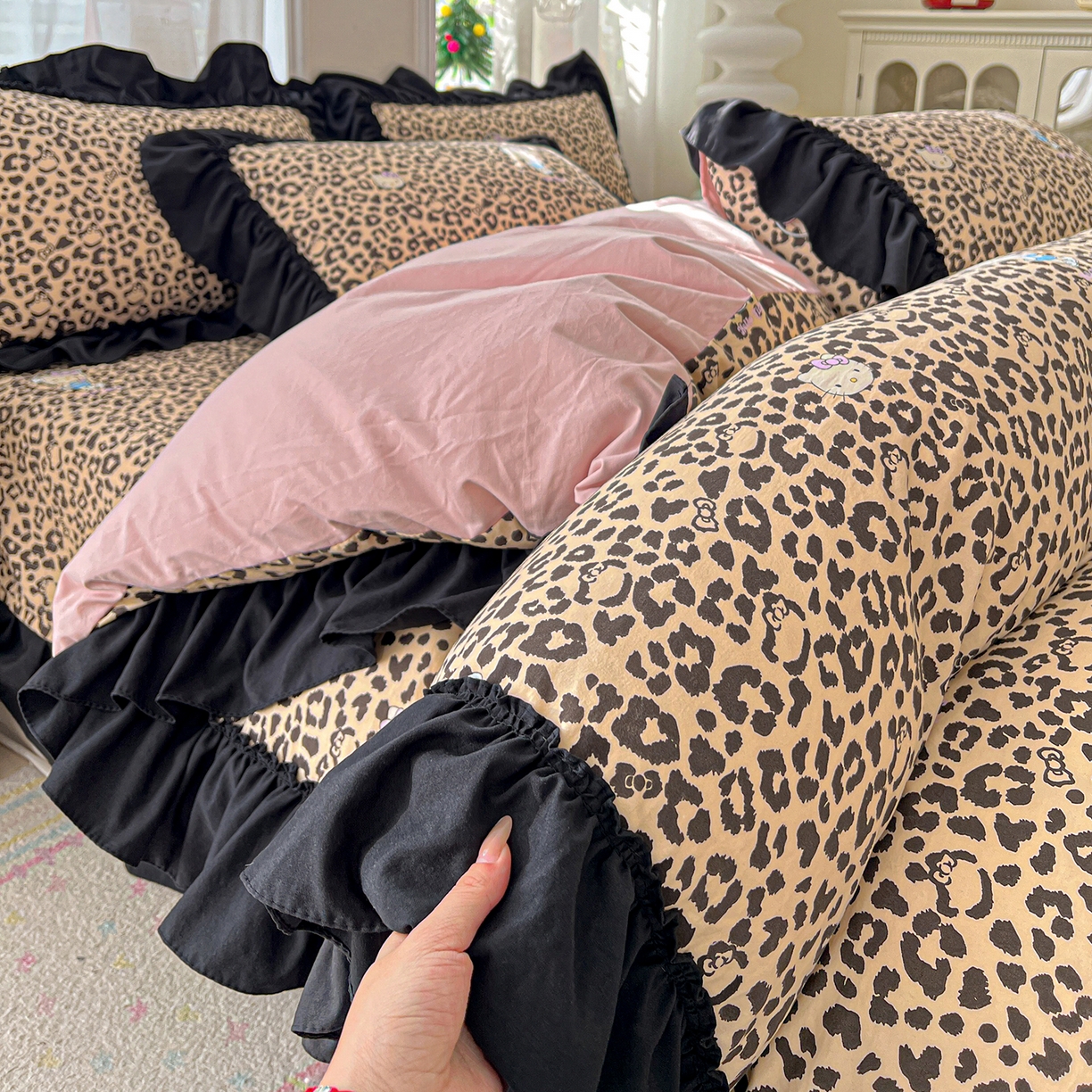 91家纺网 家纺一手货源 找家纺 （总）富米莱（原臻工厂） 2026新款法式赫本风大花边A类古法仿棉云感纱床盖床裙四件套-场景二