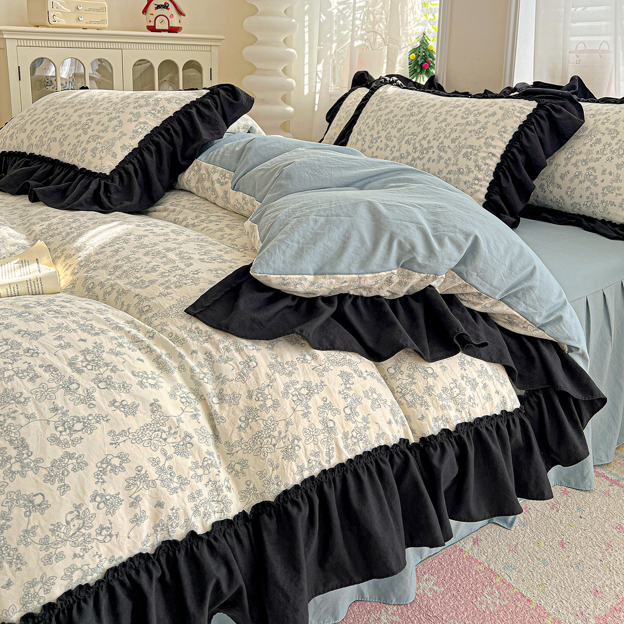 91家纺网 家纺一手货源 找家纺 富米莱（原臻工厂） 2026新款法式赫本风大花边A类古法仿棉云感纱床盖床裙四件套-场景二 兰絮语