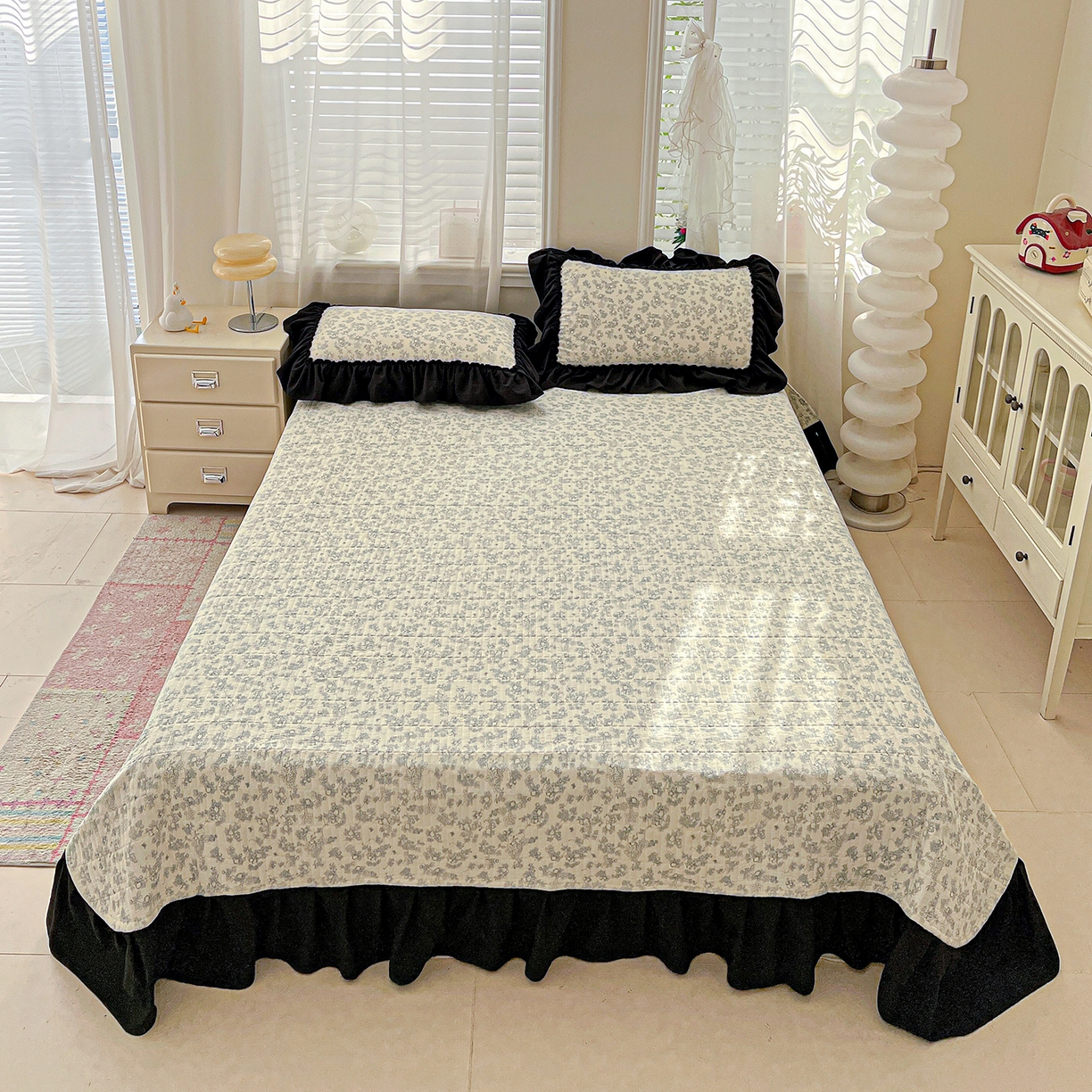 91家纺网 家纺一手货源 找家纺 富米莱（原臻工厂） 2026新款法式赫本风大花边A类古法仿棉云感纱床盖床裙四件套-场景二 兰絮语