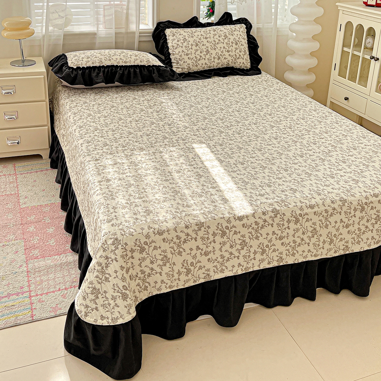 91家纺网 家纺一手货源 找家纺 富米莱（原臻工厂） 2026新款法式赫本风大花边A类古法仿棉云感纱床盖床裙四件套-场景二 星河入梦