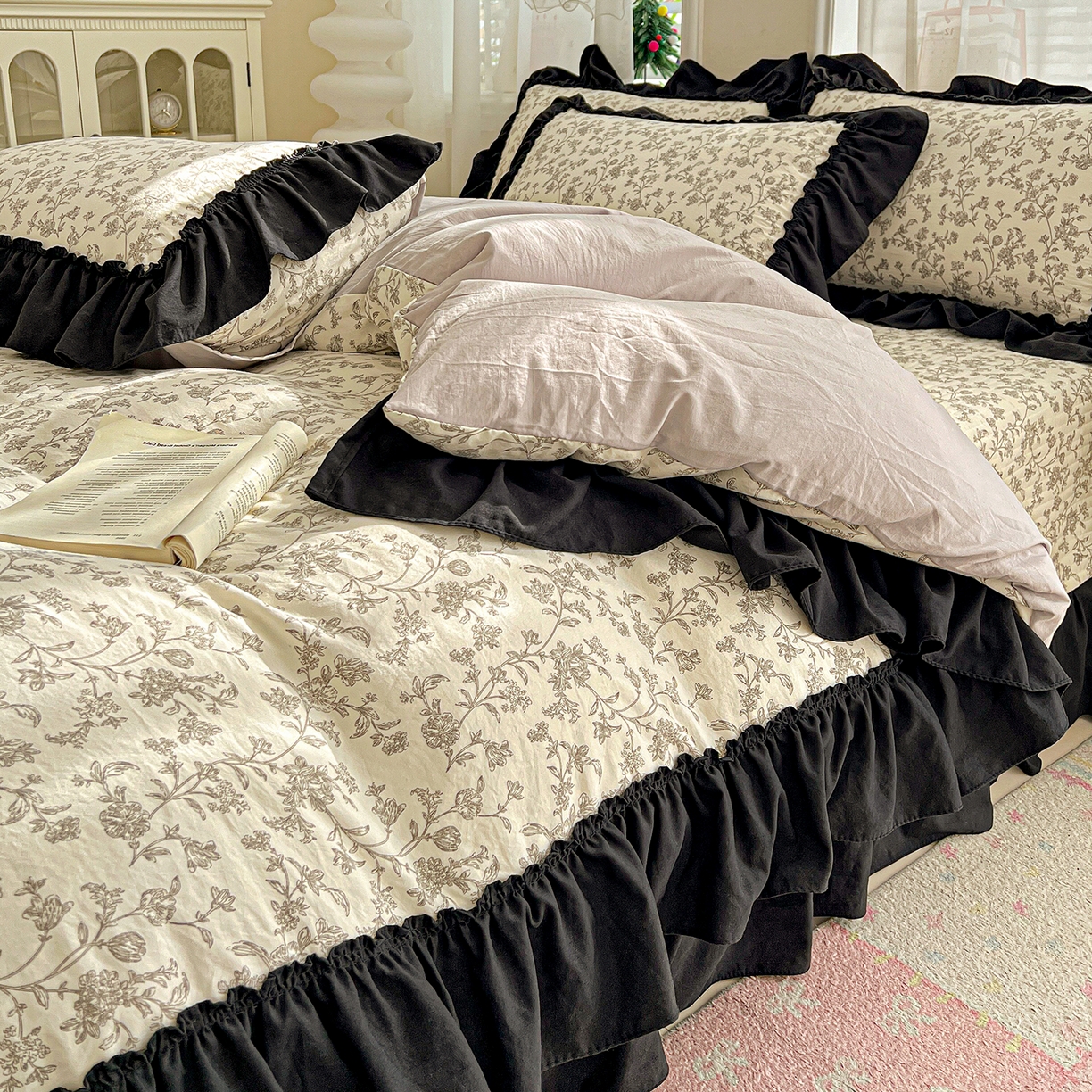 91家纺网 家纺一手货源 找家纺 富米莱（原臻工厂） 2026新款法式赫本风大花边A类古法仿棉云感纱床盖床裙四件套-场景二 星河入梦