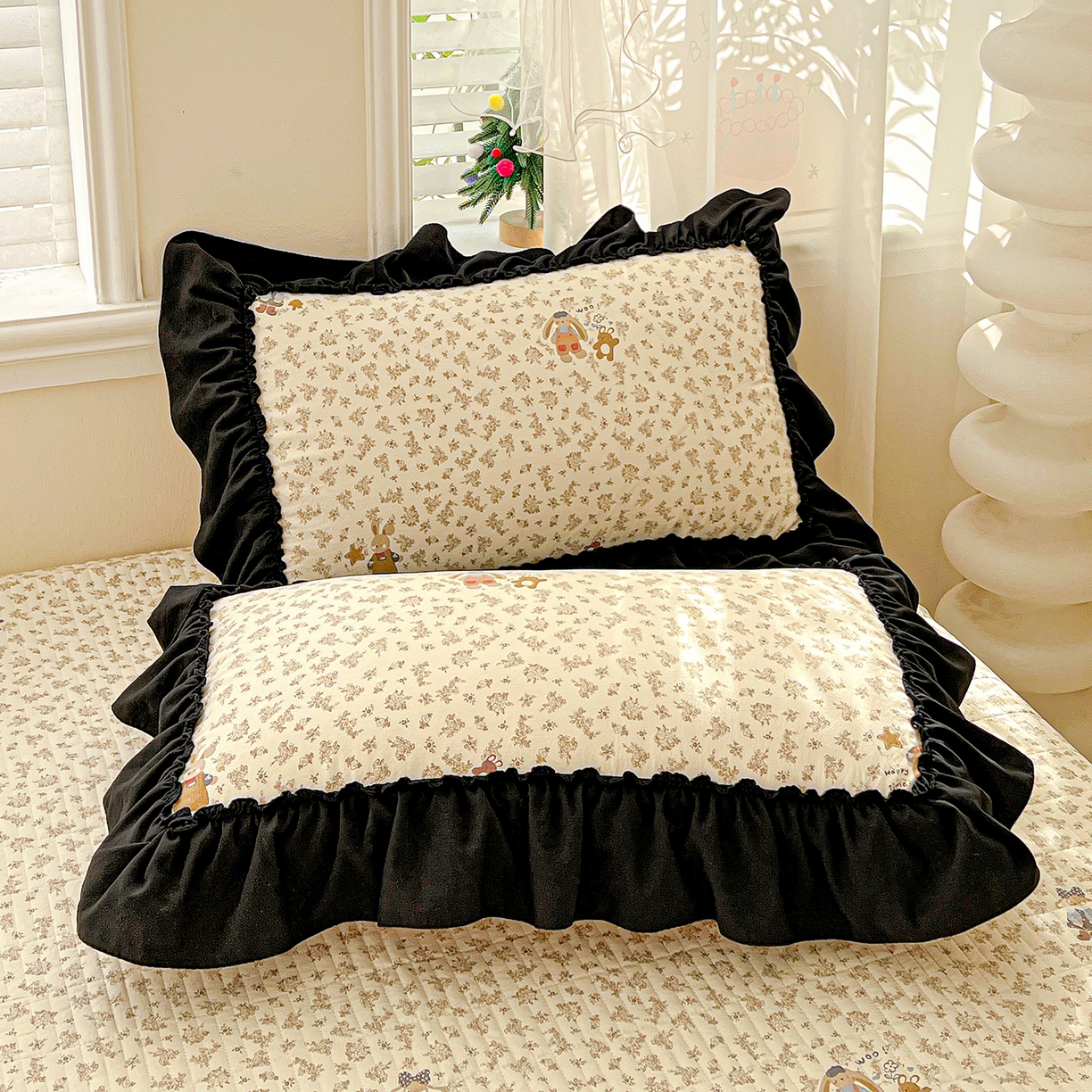 91家纺网 家纺一手货源 找家纺 富米莱（原臻工厂） 2026新款法式赫本风大花边A类古法仿棉云感纱床盖床裙四件套-场景二 午后时光