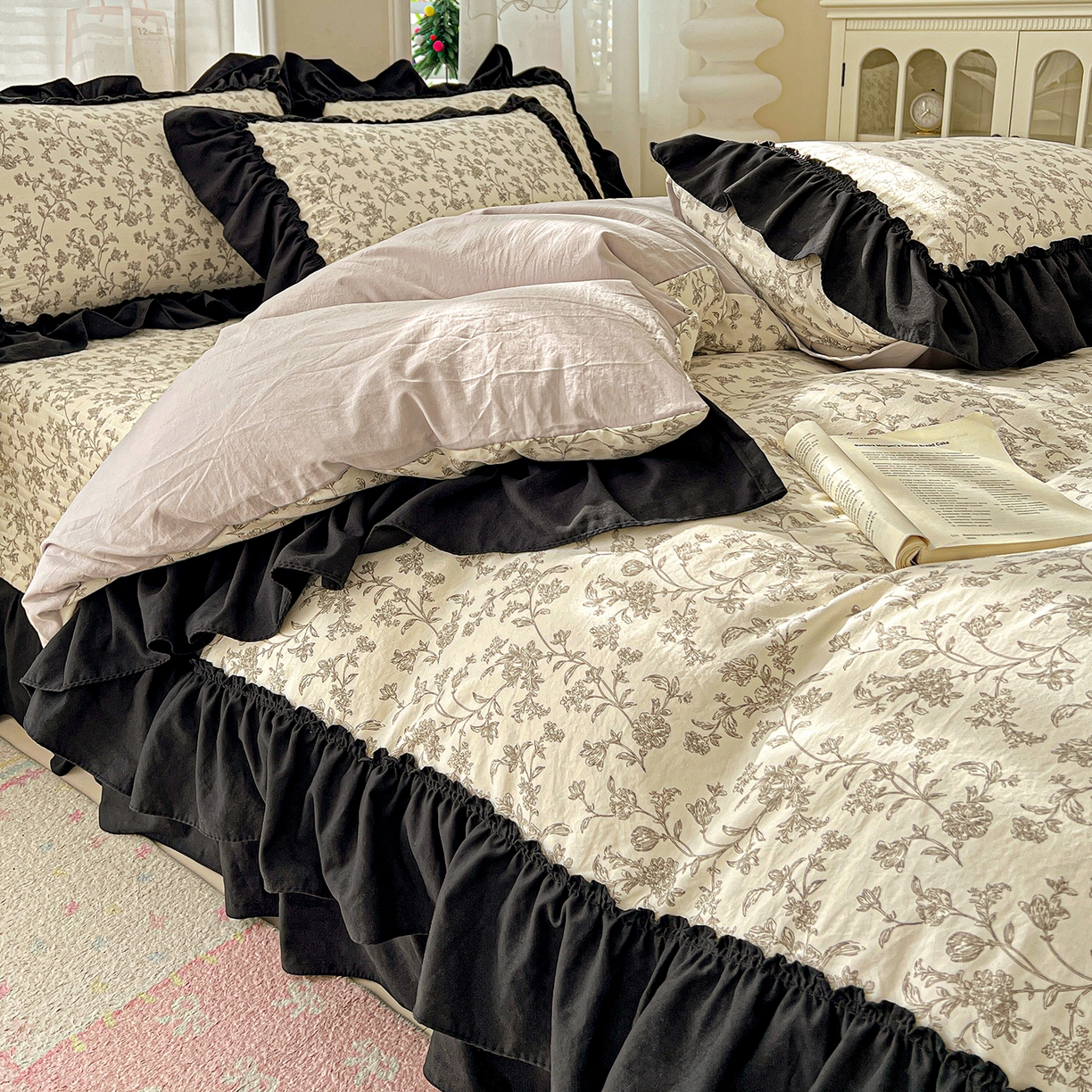 91家纺网 家纺一手货源 找家纺 富米莱（原臻工厂） 2026新款法式赫本风大花边A类古法仿棉云感纱床盖床裙四件套-场景二 星河入梦