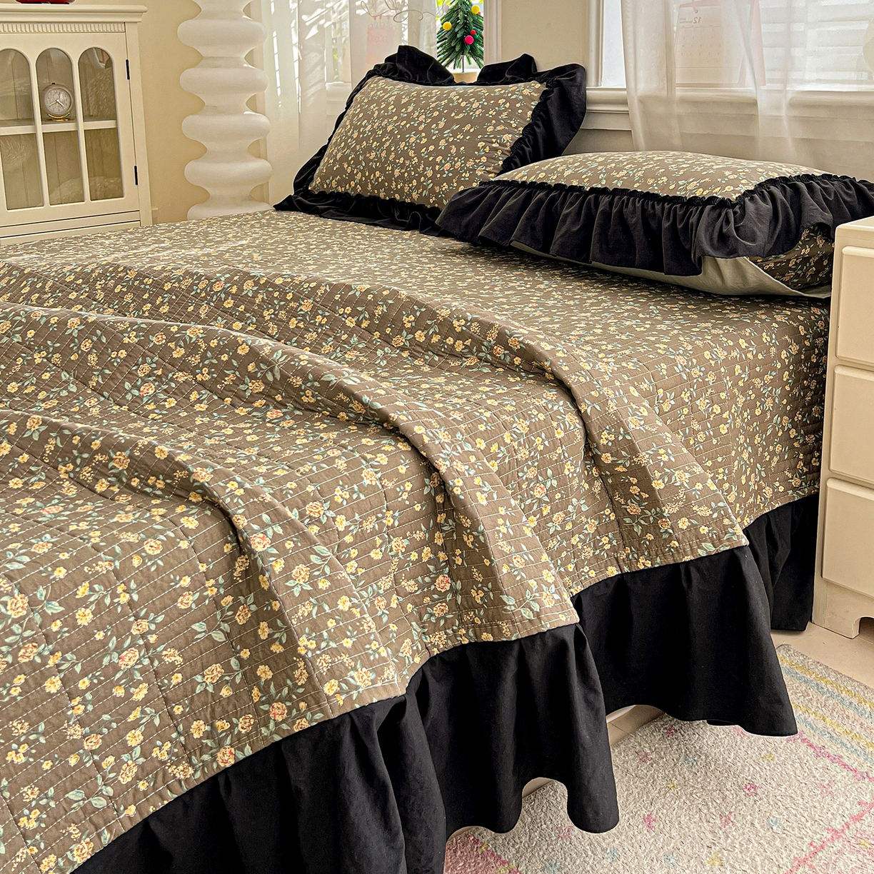 91家纺网 家纺一手货源 找家纺 富米莱（原臻工厂） 2026新款法式赫本风大花边A类古法仿棉云感纱床盖床裙四件套-场景二 知否