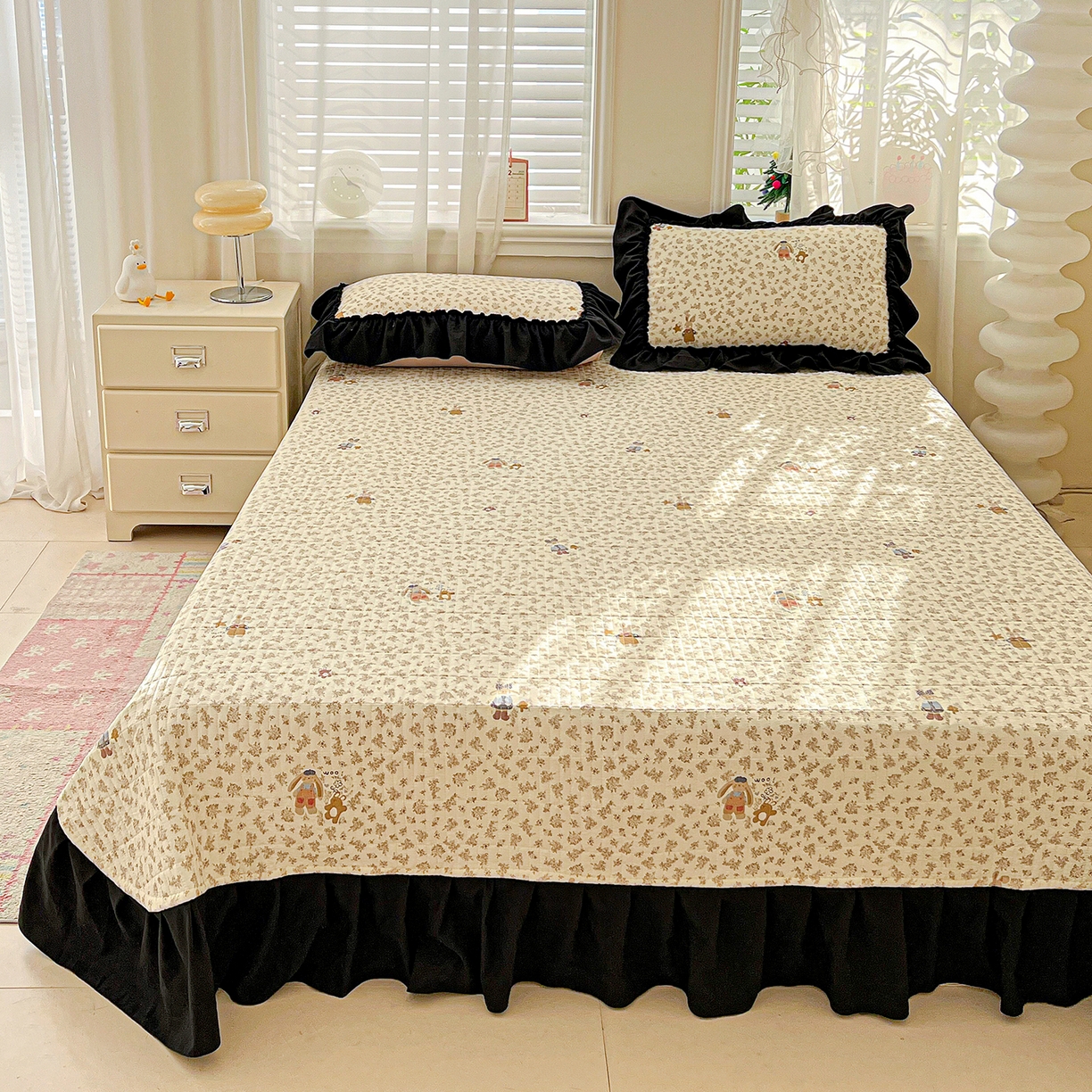 91家纺网 家纺一手货源 找家纺 富米莱（原臻工厂） 2026新款法式赫本风大花边A类古法仿棉云感纱床盖床裙四件套-场景二 午后时光