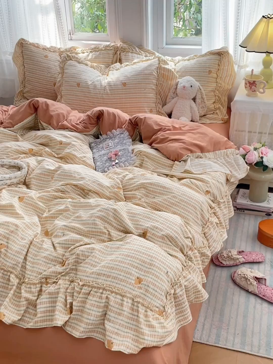 91家纺网 家纺一手货源 找家纺 优尚佳生活馆 2026新款A类仿棉水洗法式工艺花边四件套 甜瓜条纹