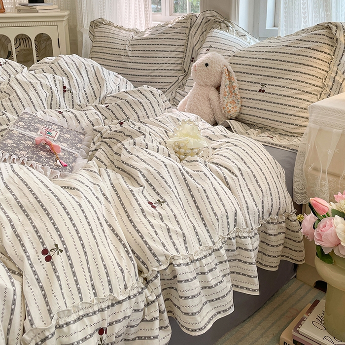 91家纺网 家纺一手货源 找家纺 优尚佳生活馆 2026新款A类仿棉水洗法式工艺花边四件套 条纹织梦