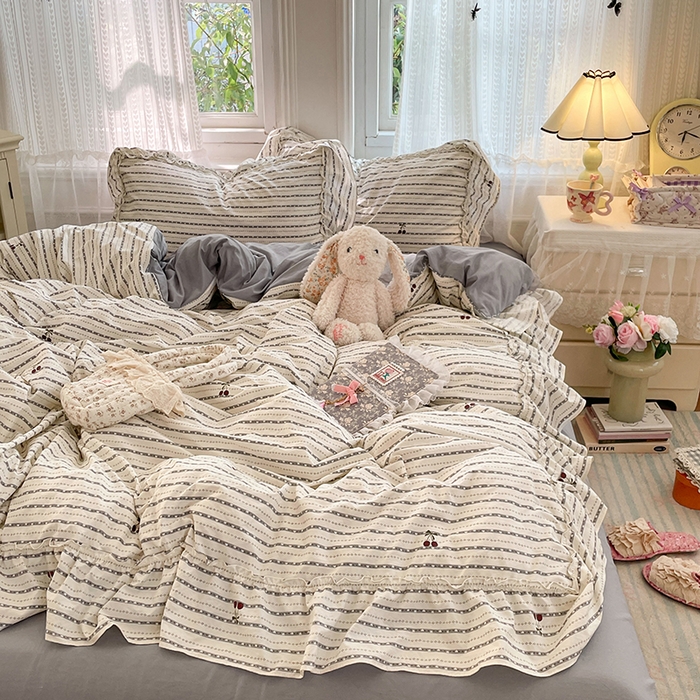 91家纺网 家纺一手货源 找家纺 优尚佳生活馆 2026新款A类仿棉水洗法式工艺花边四件套 条纹织梦