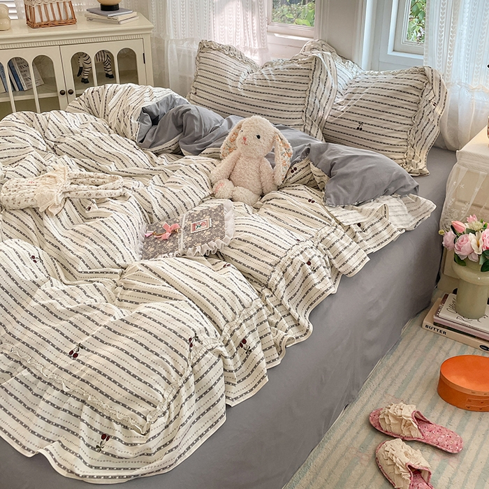 91家纺网 家纺一手货源 找家纺 优尚佳生活馆 2026新款A类仿棉水洗法式工艺花边四件套 条纹织梦