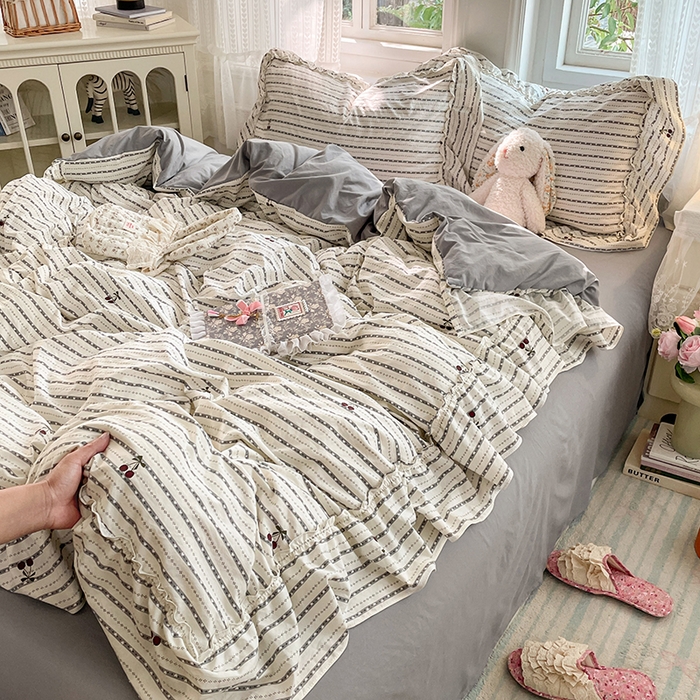 91家纺网 家纺一手货源 找家纺 优尚佳生活馆 2026新款A类仿棉水洗法式工艺花边四件套 条纹织梦