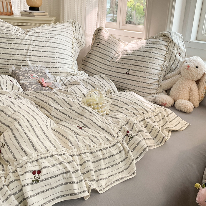 91家纺网 家纺一手货源 找家纺 优尚佳生活馆 2026新款A类仿棉水洗法式工艺花边四件套 条纹织梦