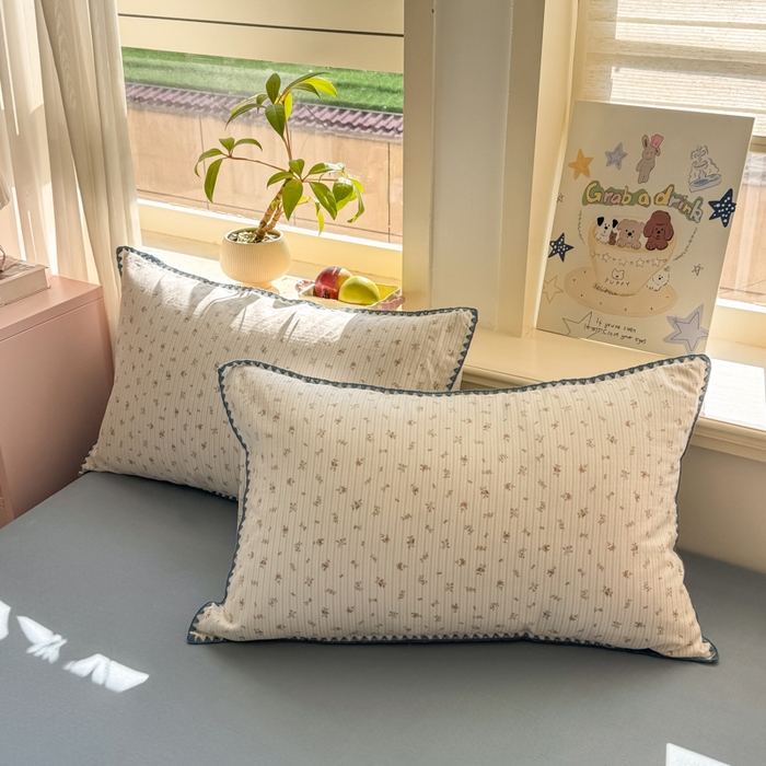 91家纺网 家纺一手货源 找家纺 对白 2026新款A类全棉纯棉有氧双层纱贝壳边三角针单枕套枕套单件 花颜-蓝