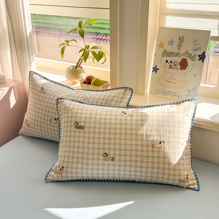 91家纺网 家纺一手货源 找家纺 对白 2026新款A类全棉纯棉有氧双层纱贝壳边三角针单枕套枕套单件 方格小狗