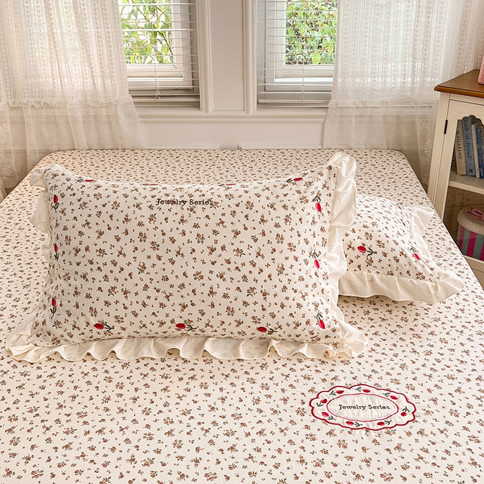 91家纺网 家纺一手货源 找家纺 圣比熊 2026新款A类云朵棉刺绣花边枕套宿舍单人单只一只装绣花枕芯内胆套 巴黎之恋（刺绣款）