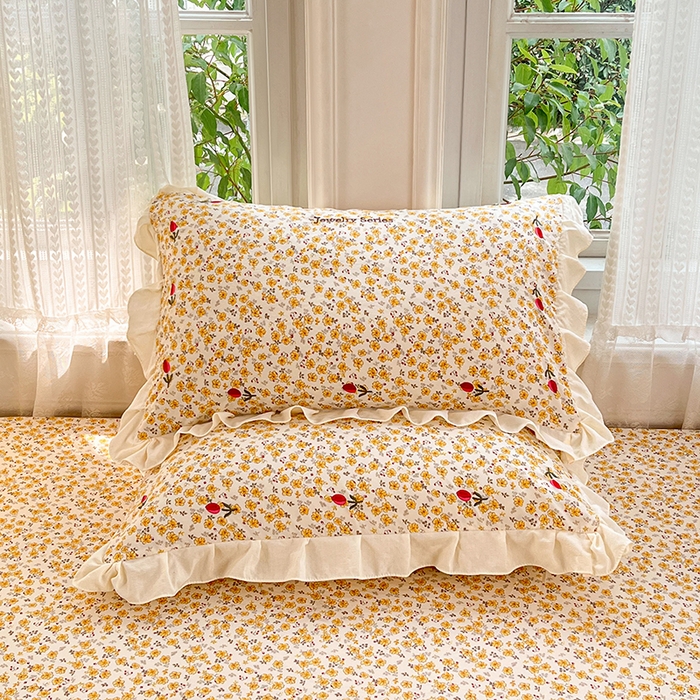 91家纺网 家纺一手货源 找家纺 圣比熊 2026新款A类云朵棉刺绣花边枕套宿舍单人单只一只装绣花枕芯内胆套 春日暖阳（刺绣款）