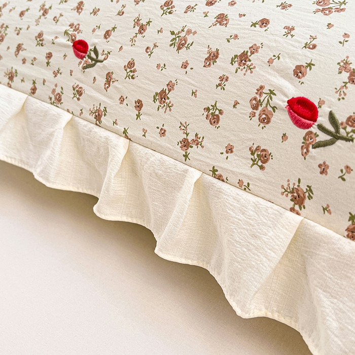 91家纺网 家纺一手货源 找家纺 圣比熊 2026新款A类云朵棉刺绣花边枕套宿舍情侣绣花双人加长枕芯内胆套 巴黎之恋（刺绣款）